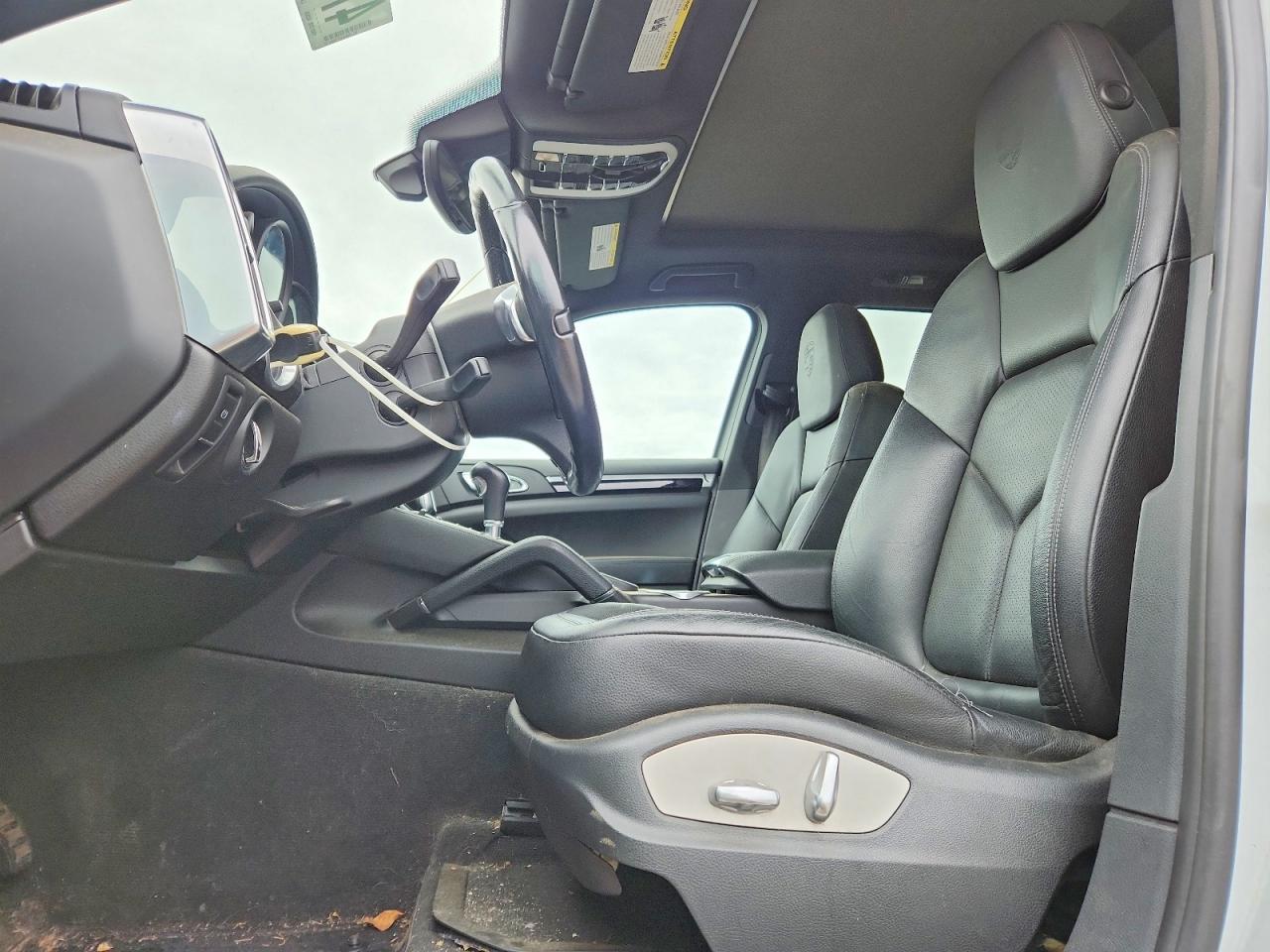 2014 PORSCHE CAYENNE