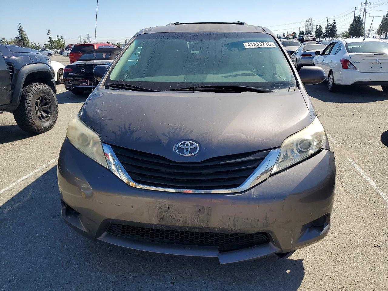 2012 TOYOTA SIENNA
