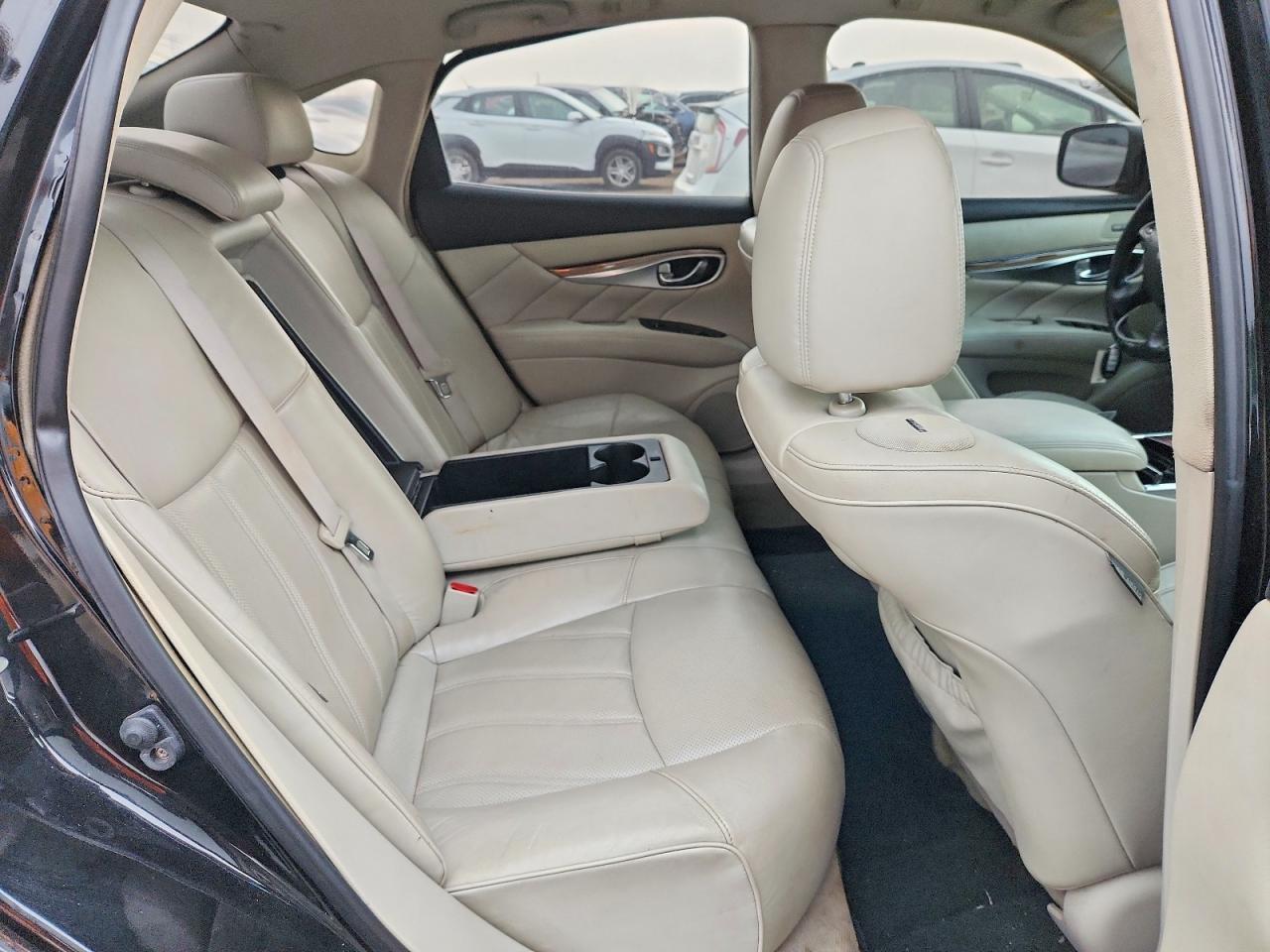 2011 INFINITI M37