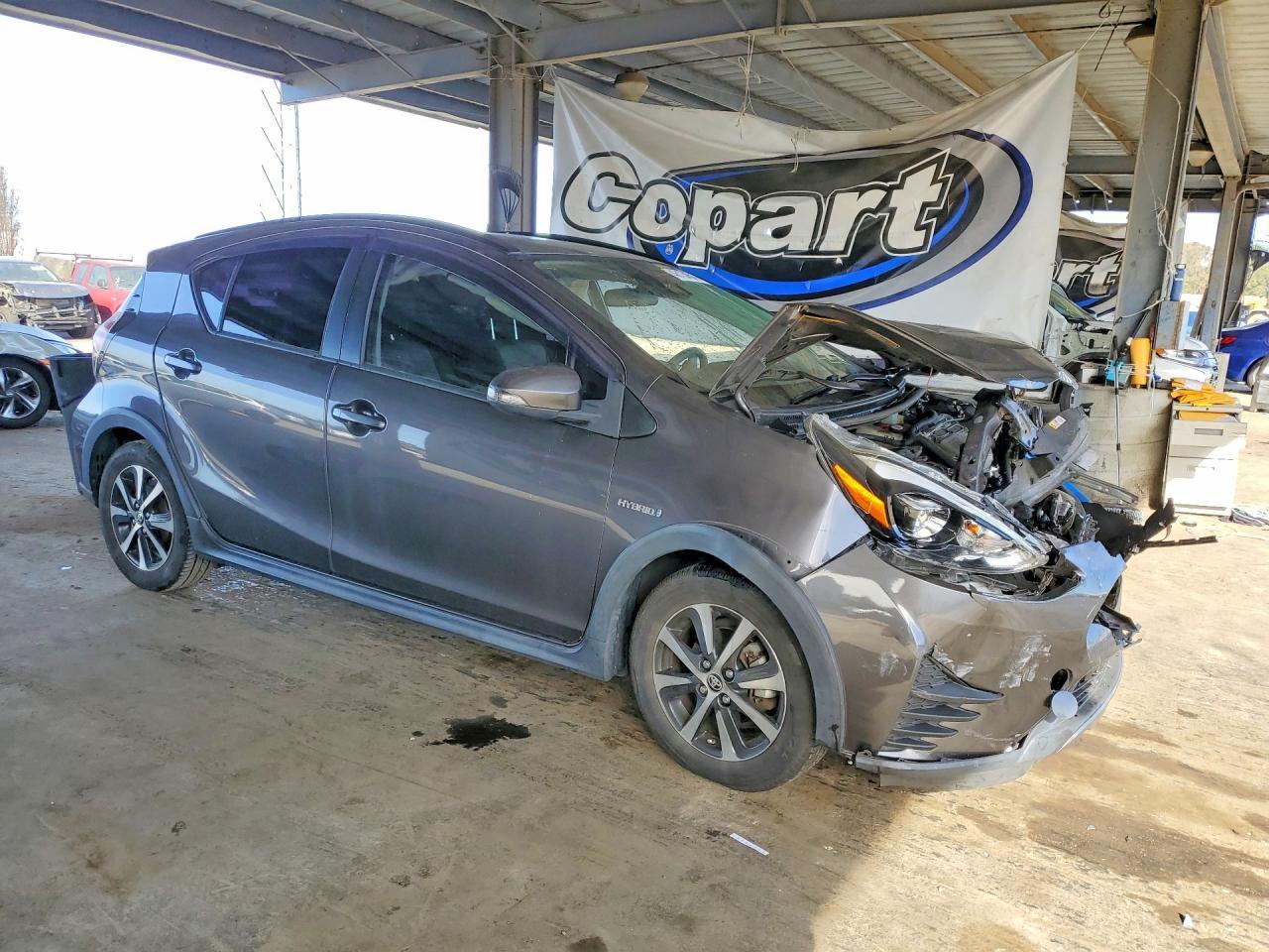 2018 TOYOTA Prius c