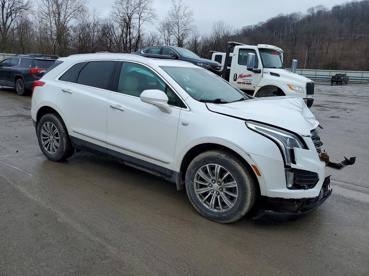2017 CADILLAC XT5