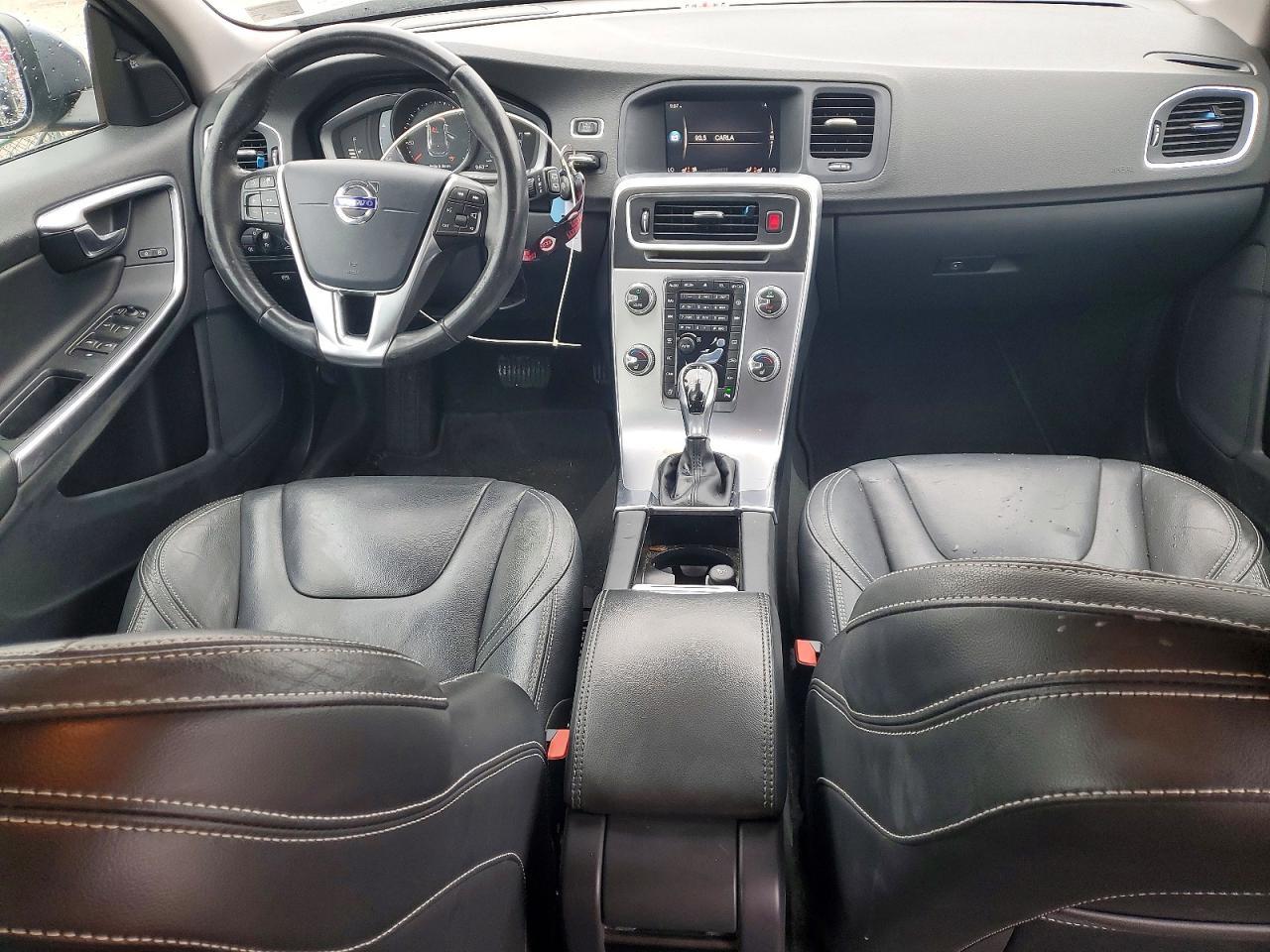 2018 VOLVO V60