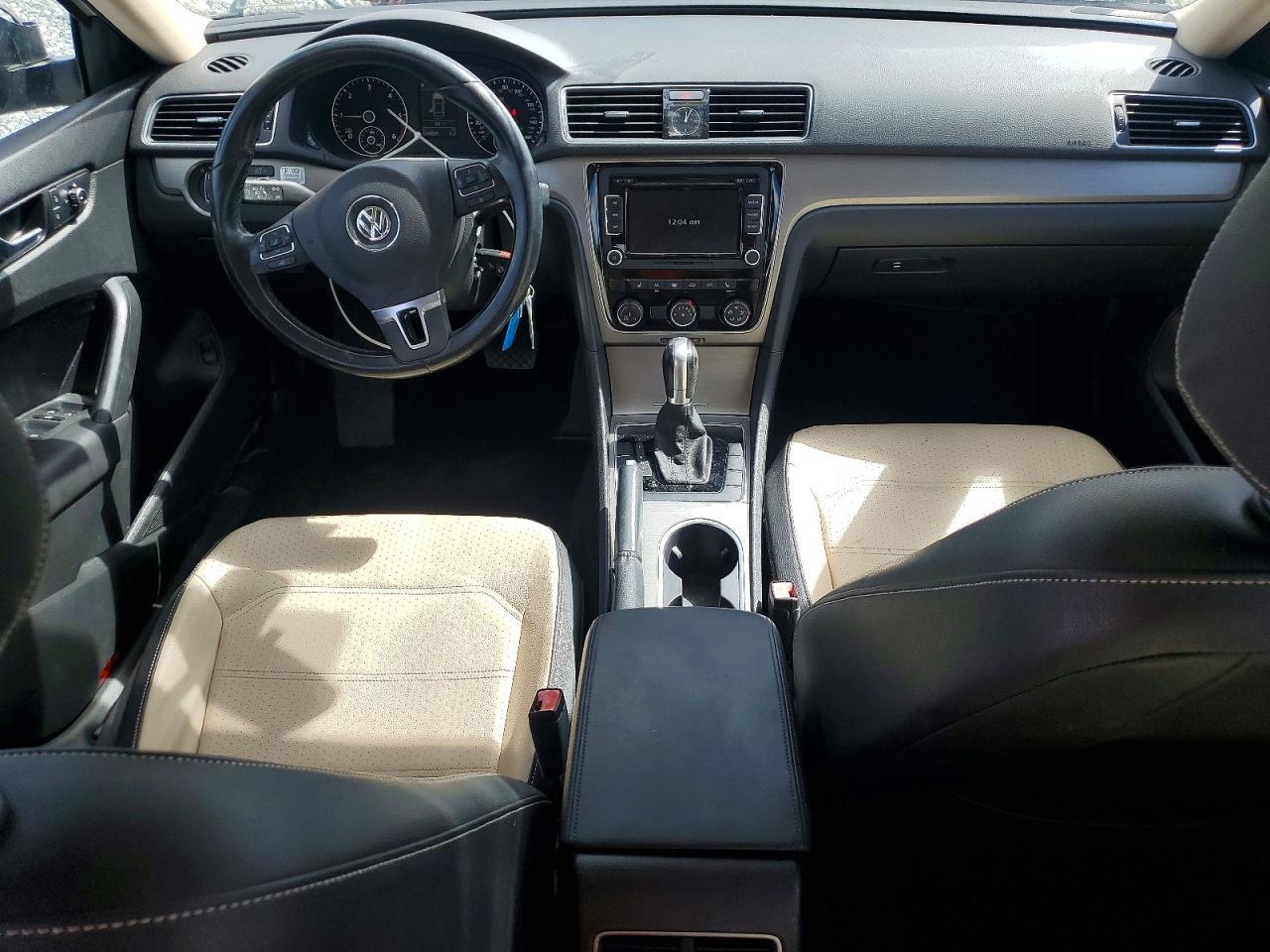 2015 VOLKSWAGEN Passat