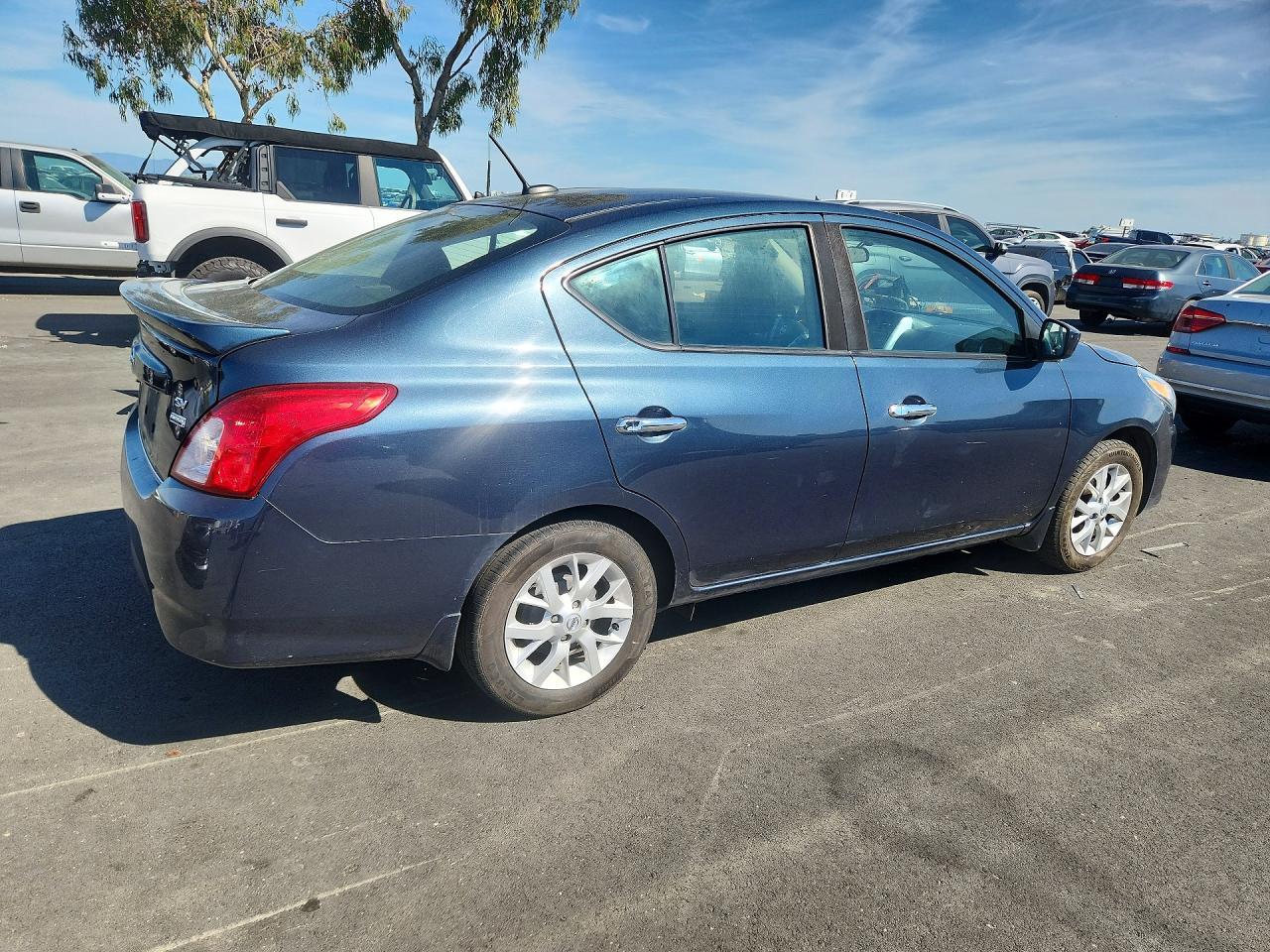 2017 NISSAN VERSA