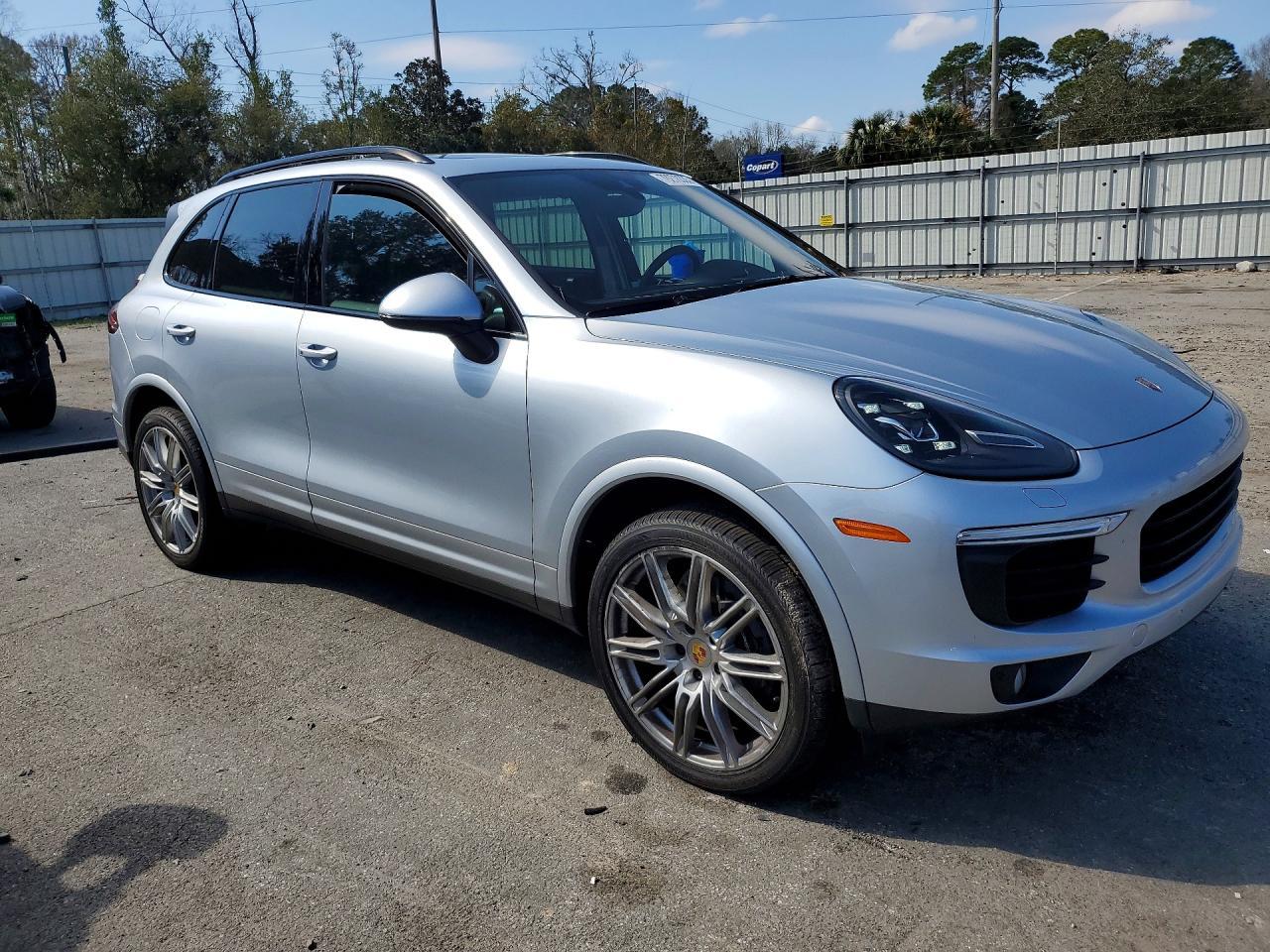 2017 PORSCHE CAYENNE