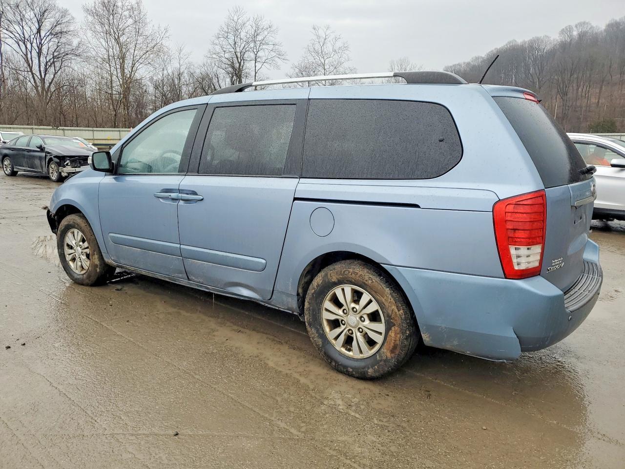 2011 KIA SEDONA