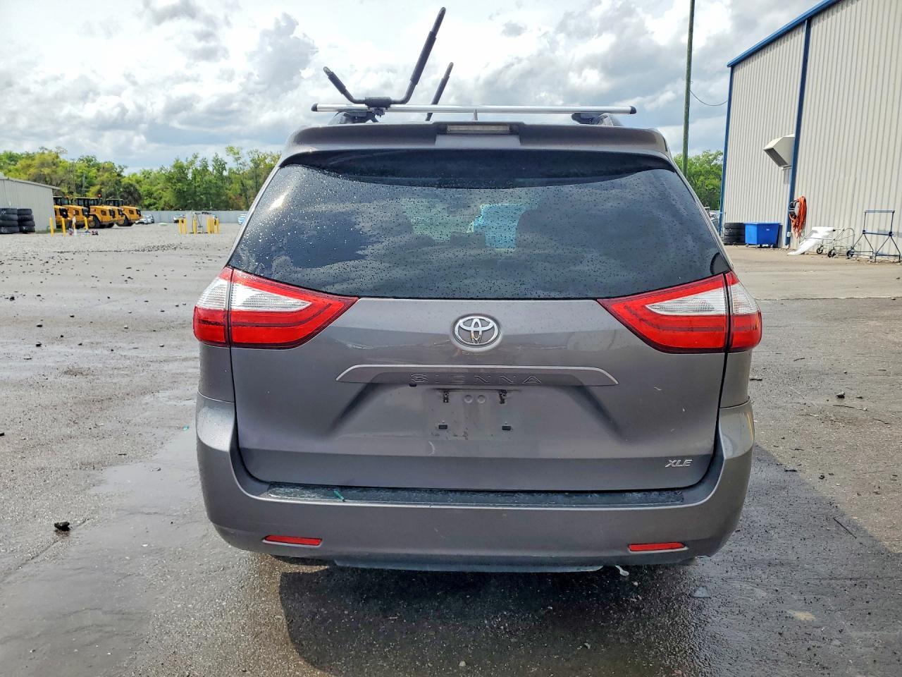 2018 TOYOTA SIENNA