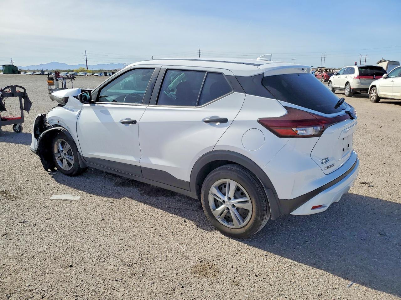 2025 NISSAN KICKS