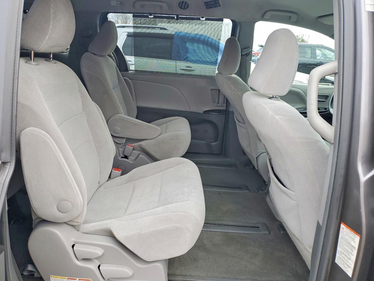 2017 TOYOTA SIENNA