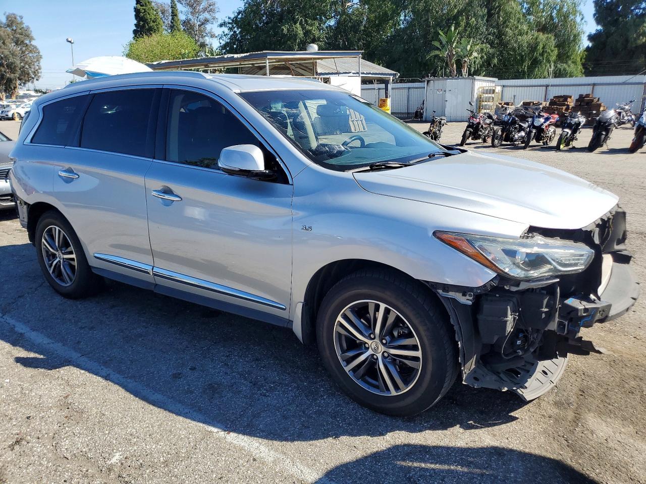 2016 INFINITI FX50