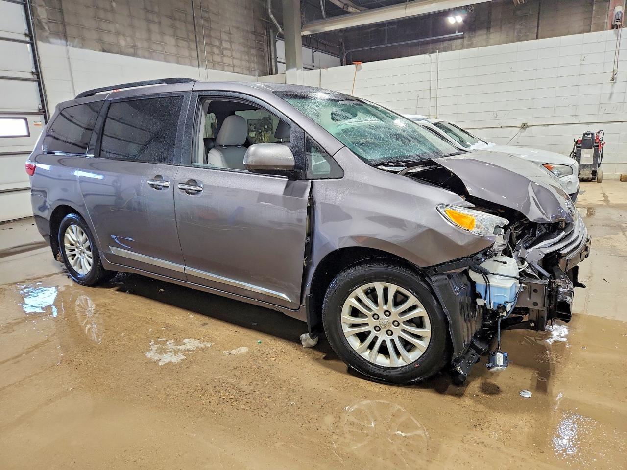 2015 TOYOTA SIENNA