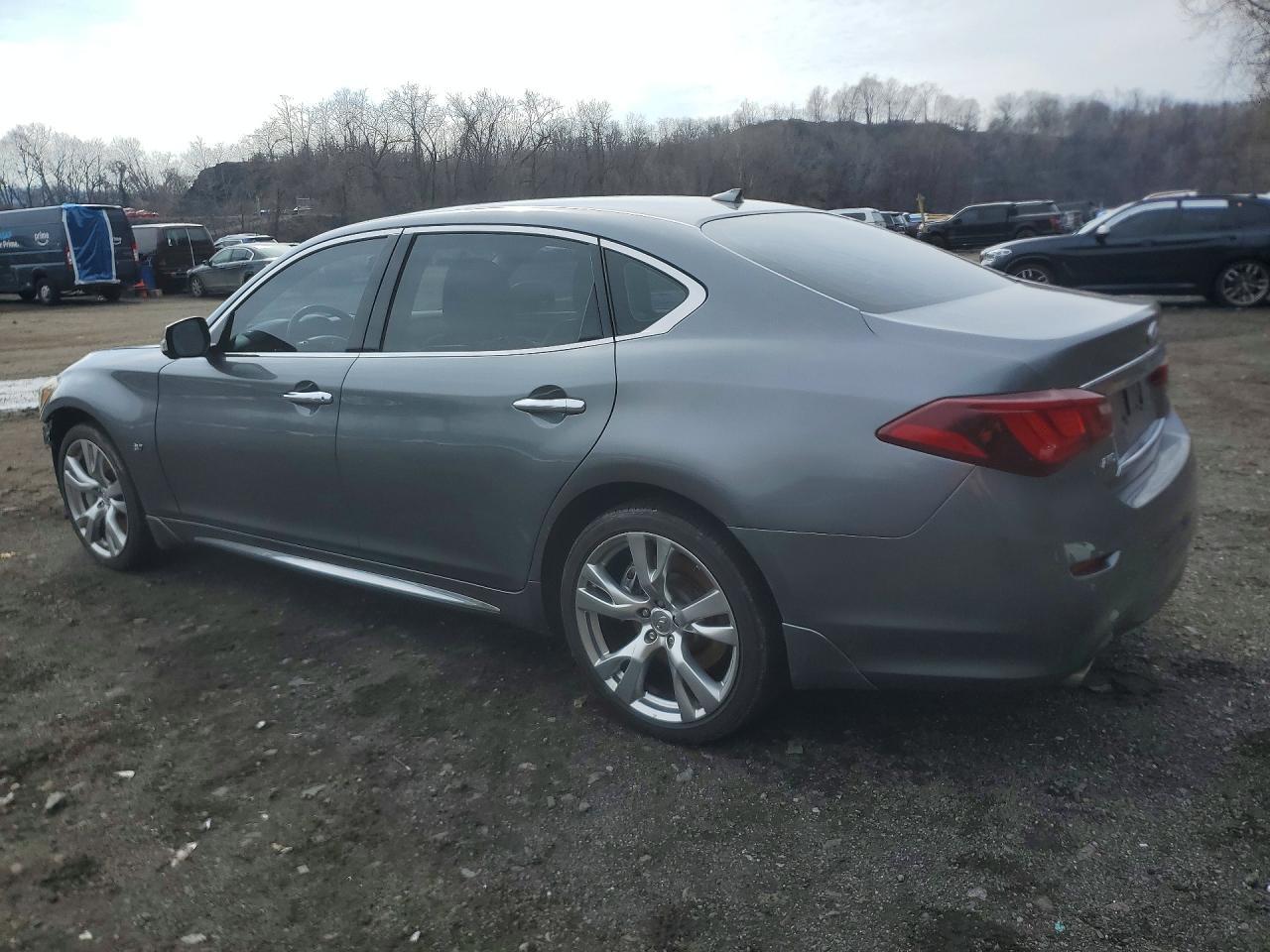 2017 INFINITI Q70
