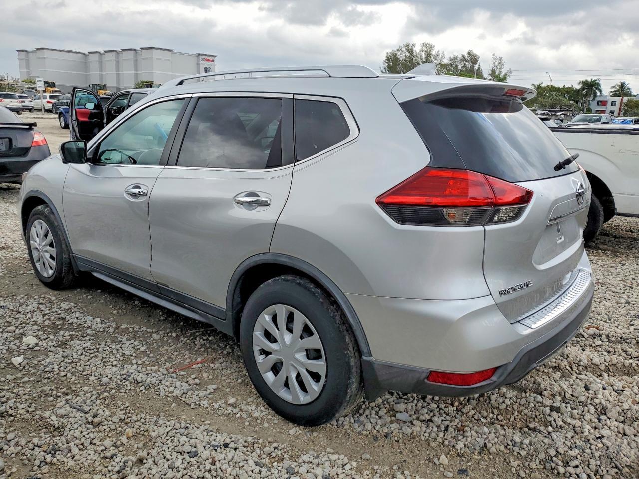 2017 NISSAN ROGUE