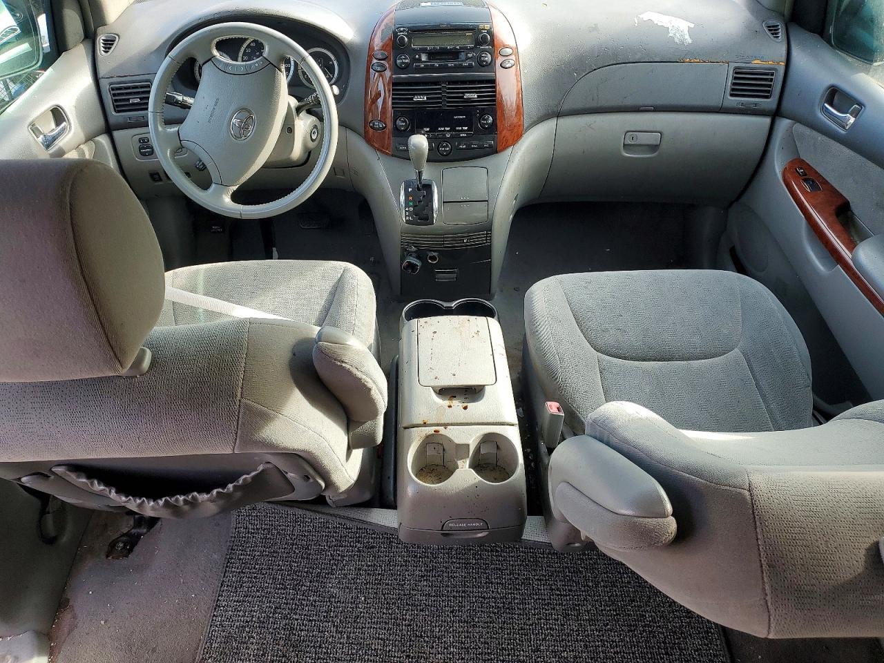 2004 TOYOTA SIENNA