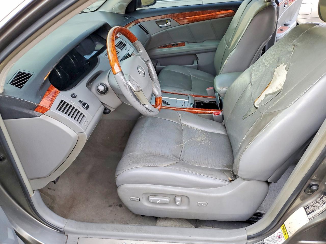 2005 TOYOTA Avalon