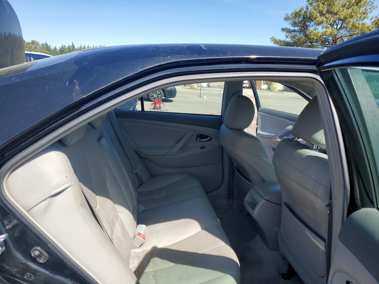 2011 TOYOTA CAMRY