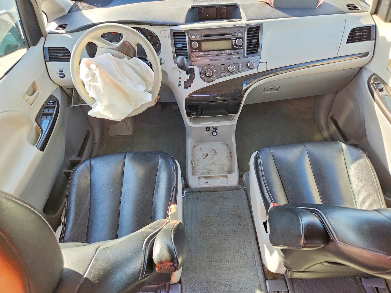 2013 TOYOTA SIENNA