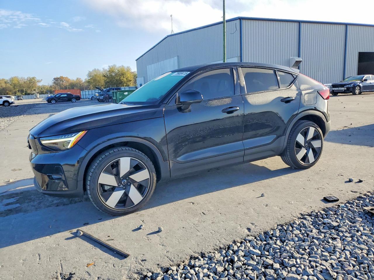 2022 VOLVO C40