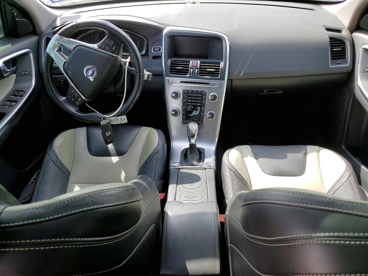 2017 VOLVO XC60