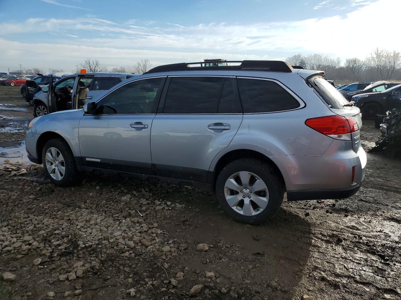 2012 SUBARU Outback