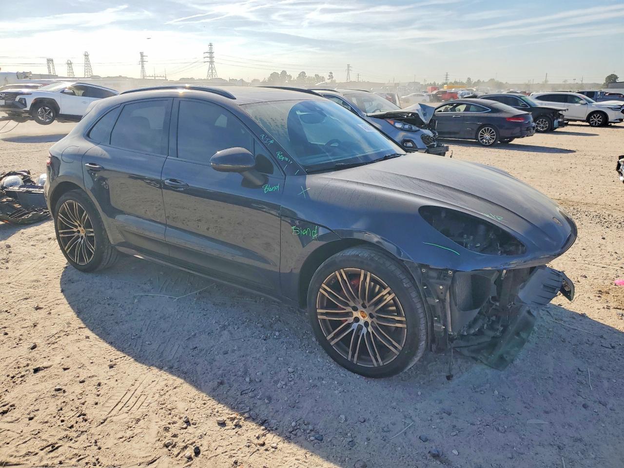 2017 PORSCHE Macan