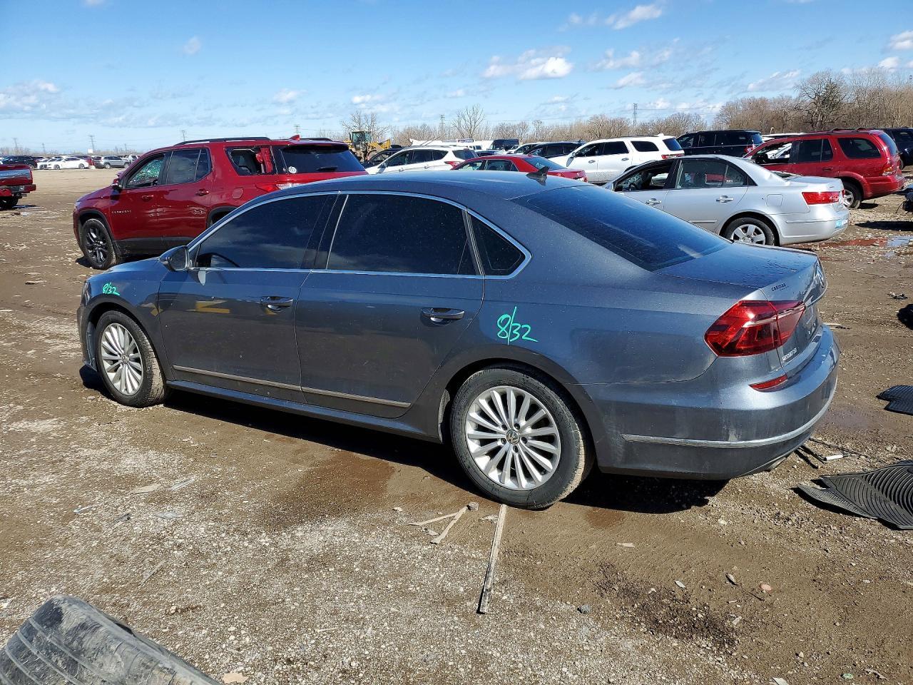 2017 VOLKSWAGEN Passat