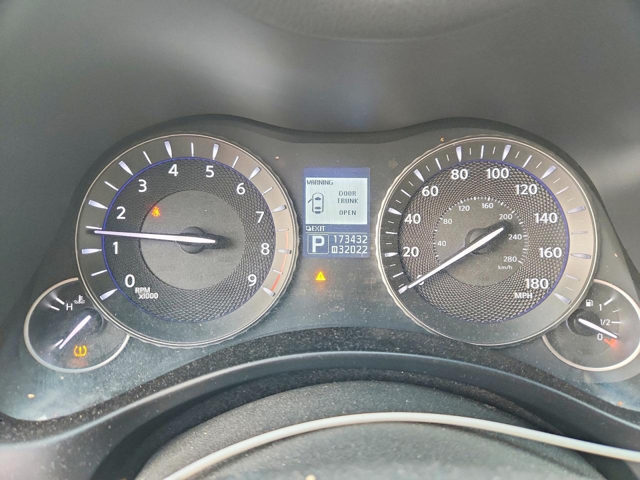 2011 INFINITI M37
