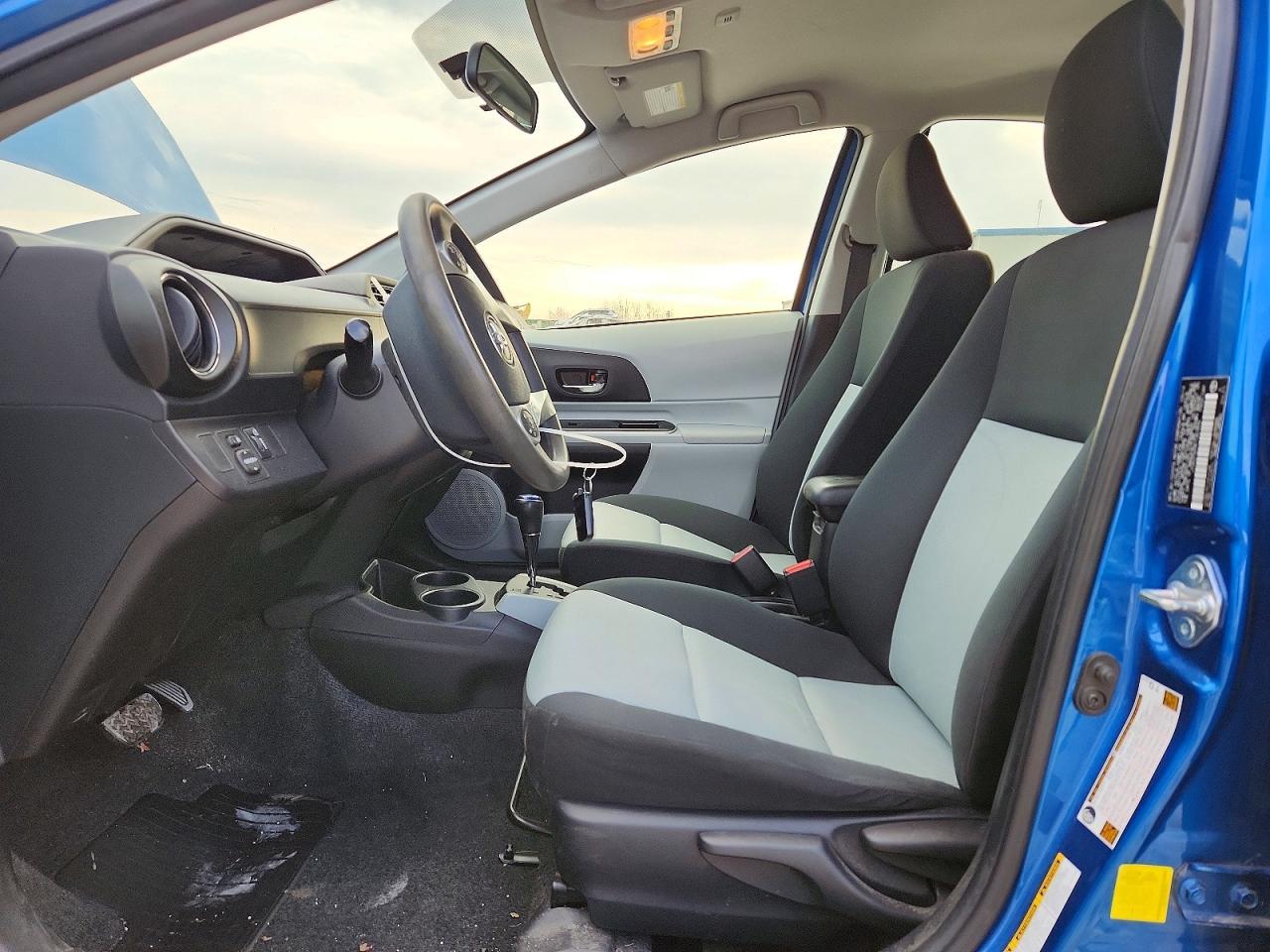2014 TOYOTA Prius c