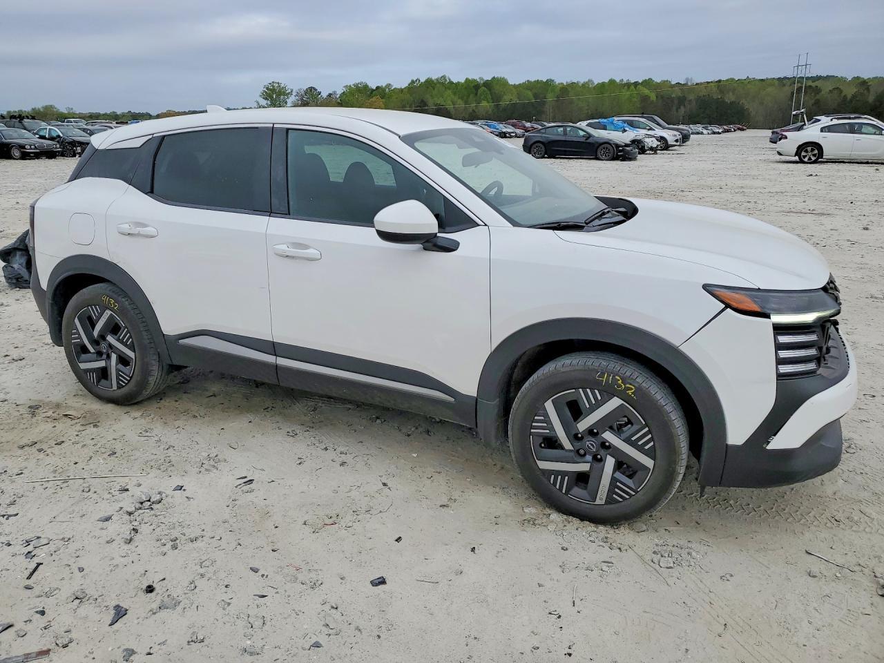 2025 NISSAN KICKS