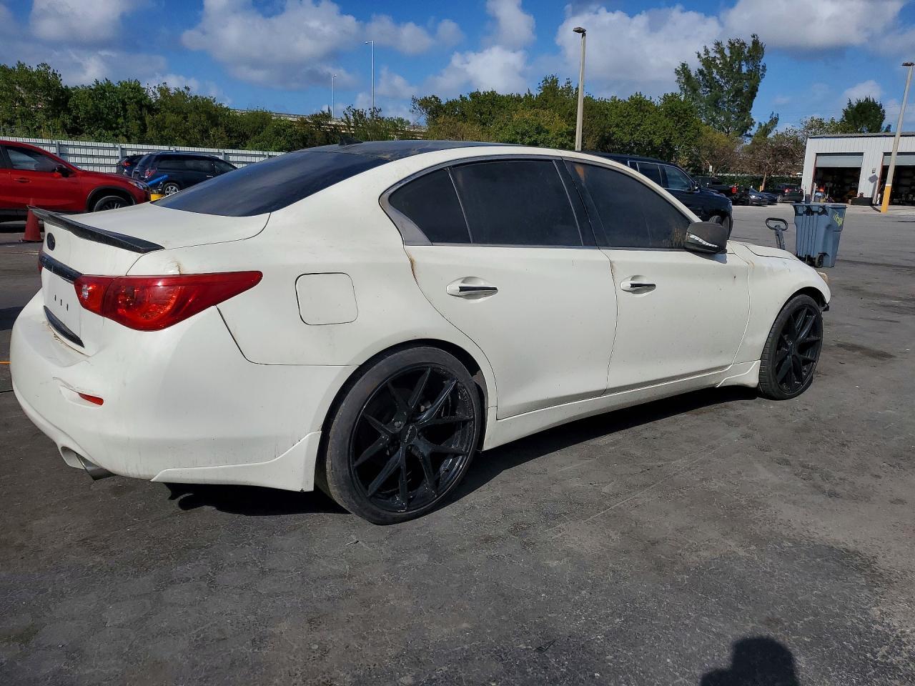 2017 INFINITI Q50