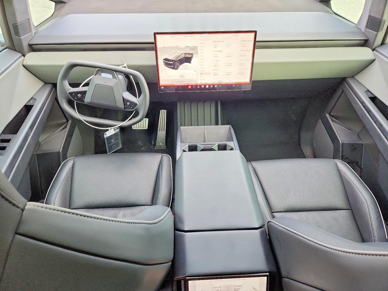 2025 TESLA Cybertruck