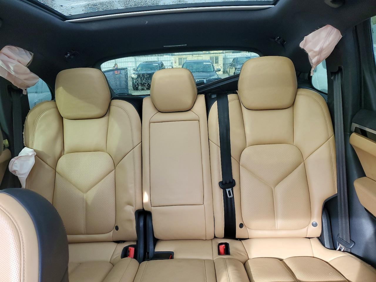2016 PORSCHE CAYENNE
