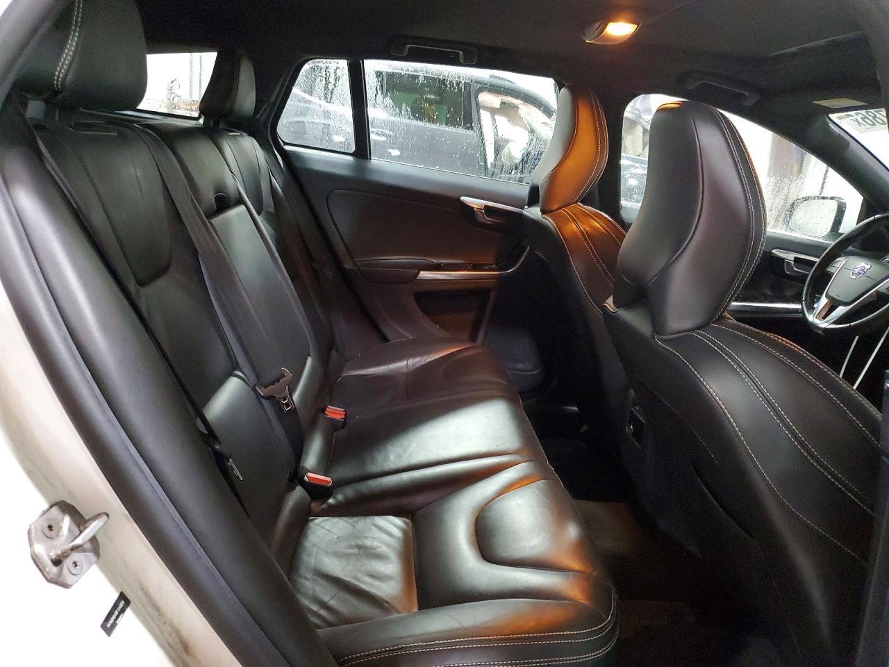 2015 VOLVO V60