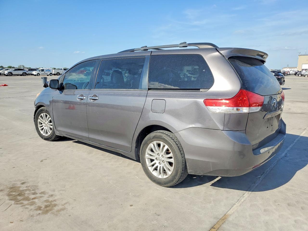 2014 TOYOTA SIENNA