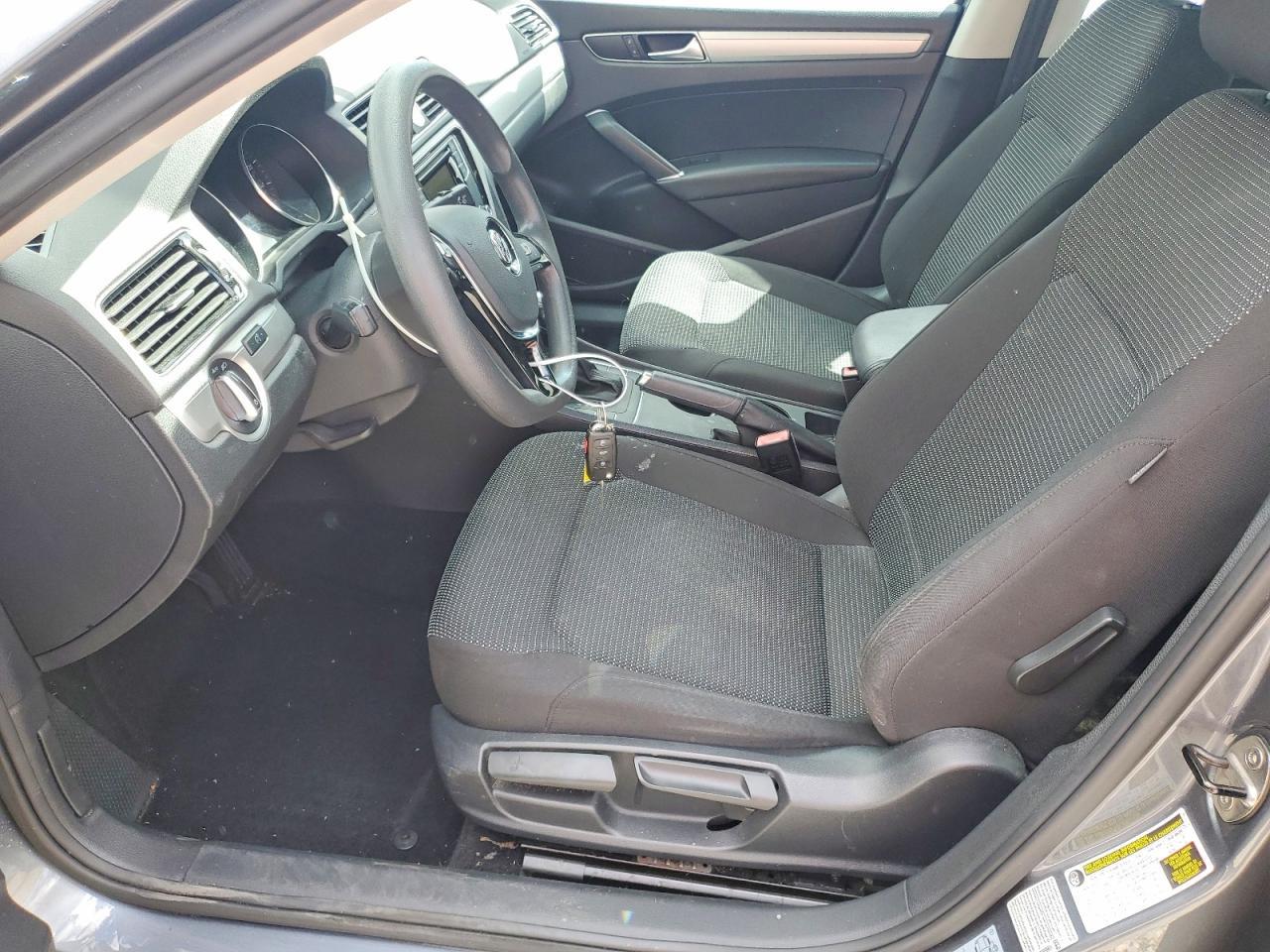 2017 VOLKSWAGEN Passat