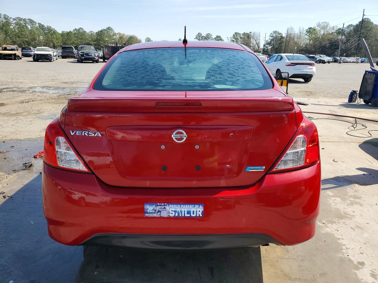 2015 NISSAN VERSA