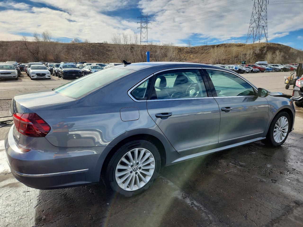 2017 VOLKSWAGEN Passat