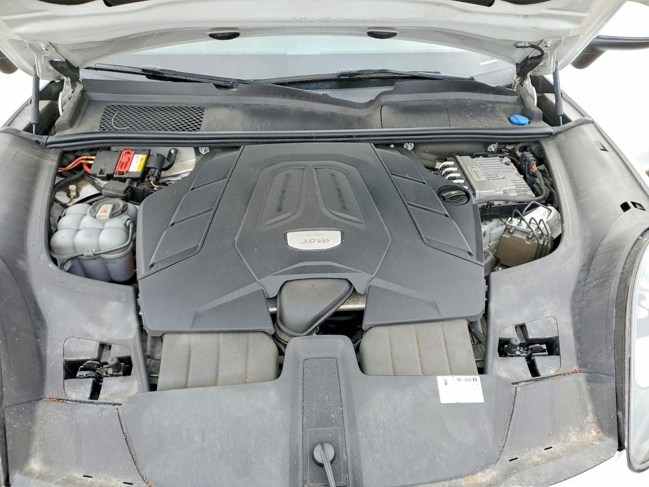 2020 PORSCHE CAYENNE