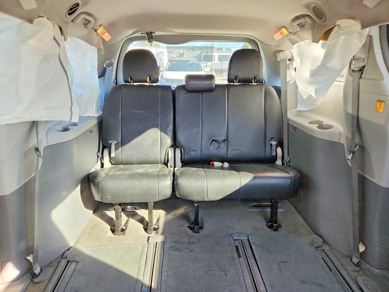 2013 TOYOTA SIENNA