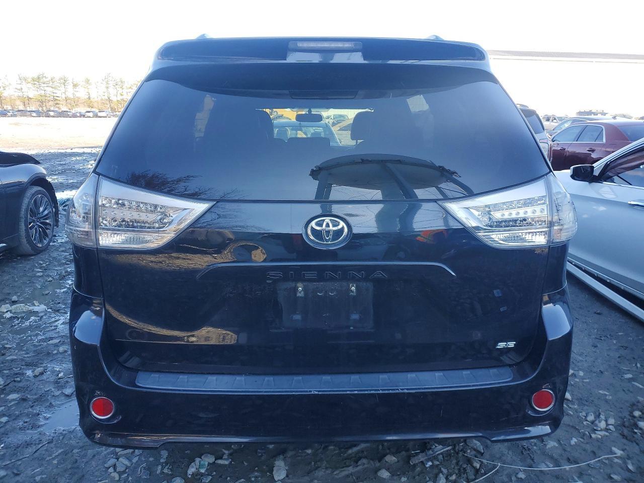 2016 TOYOTA SIENNA