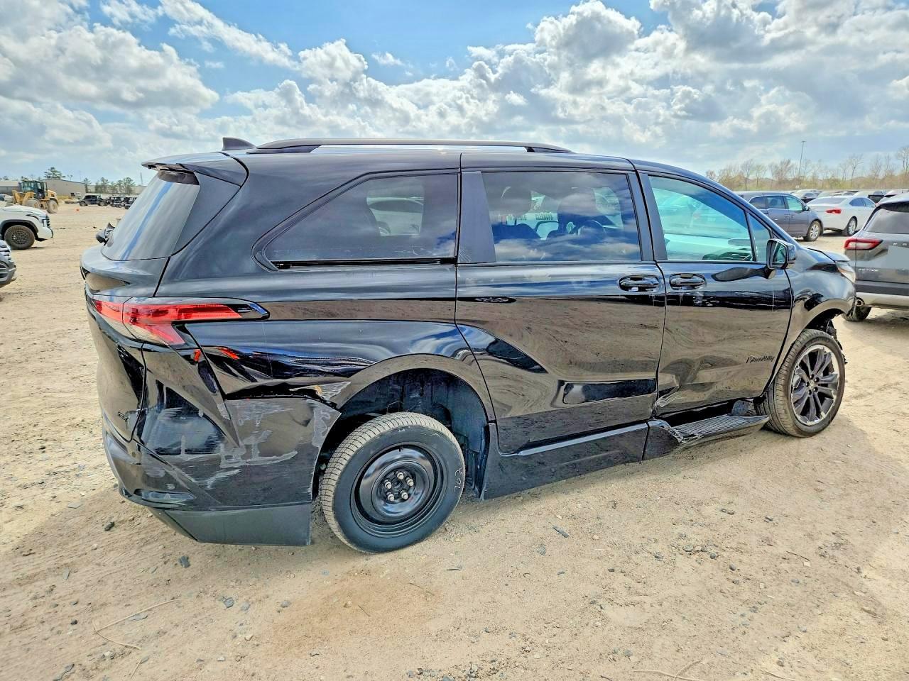 2025 TOYOTA SIENNA