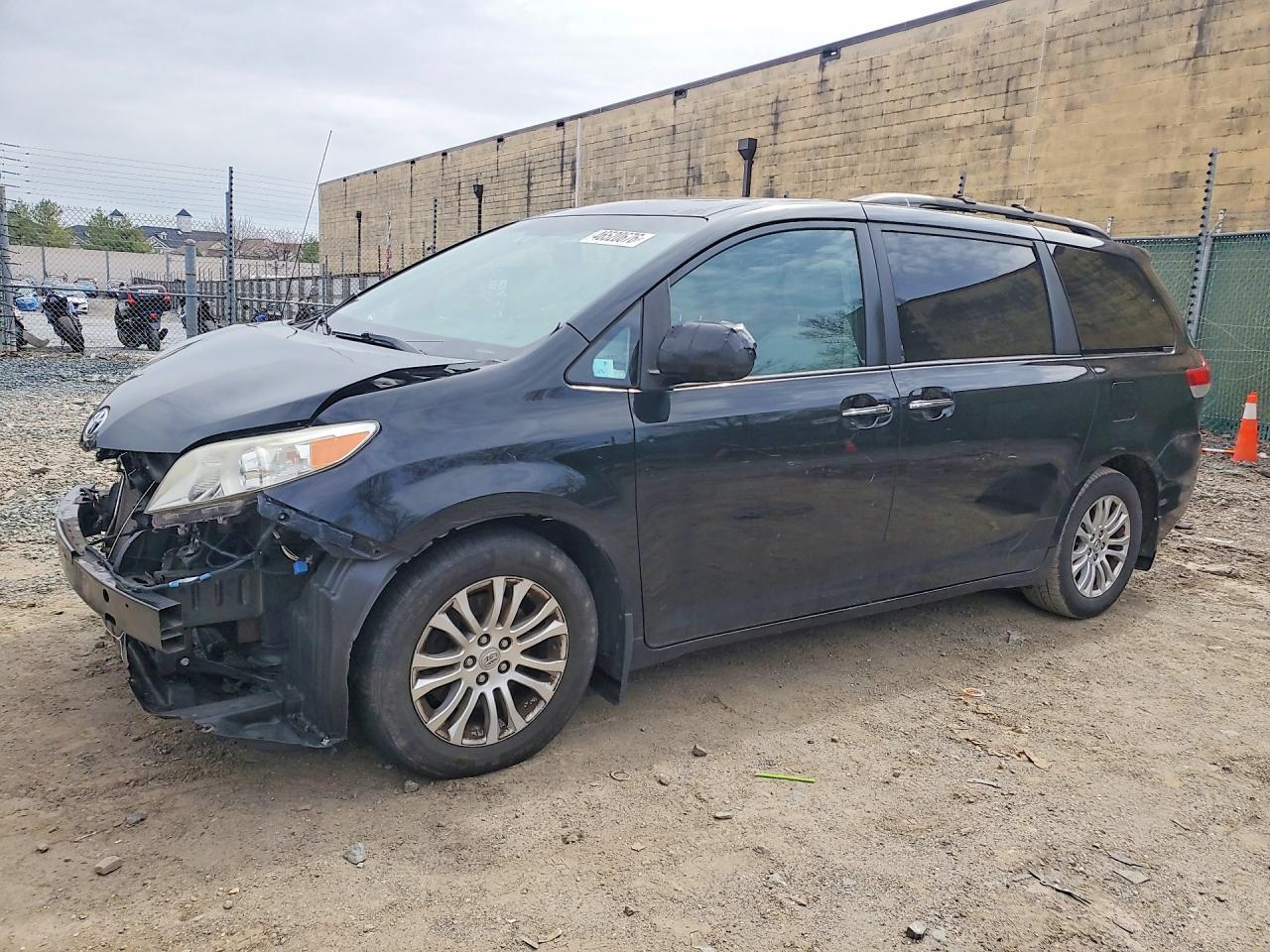 2013 TOYOTA SIENNA