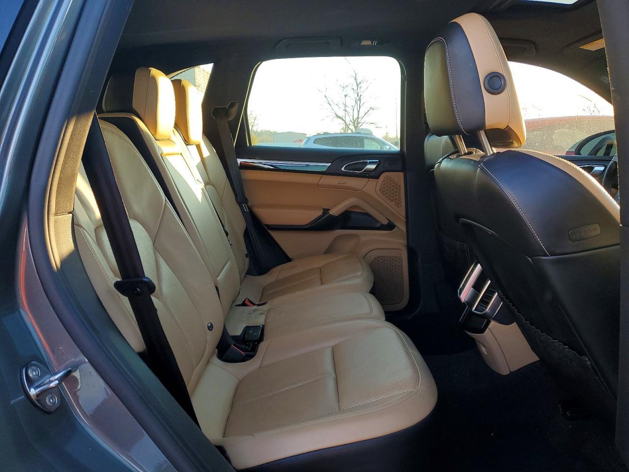 2014 PORSCHE CAYENNE