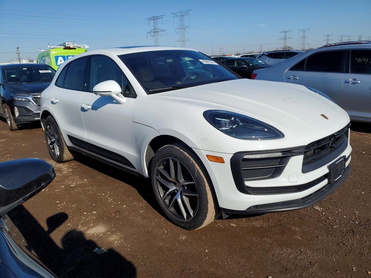2025 PORSCHE Macan