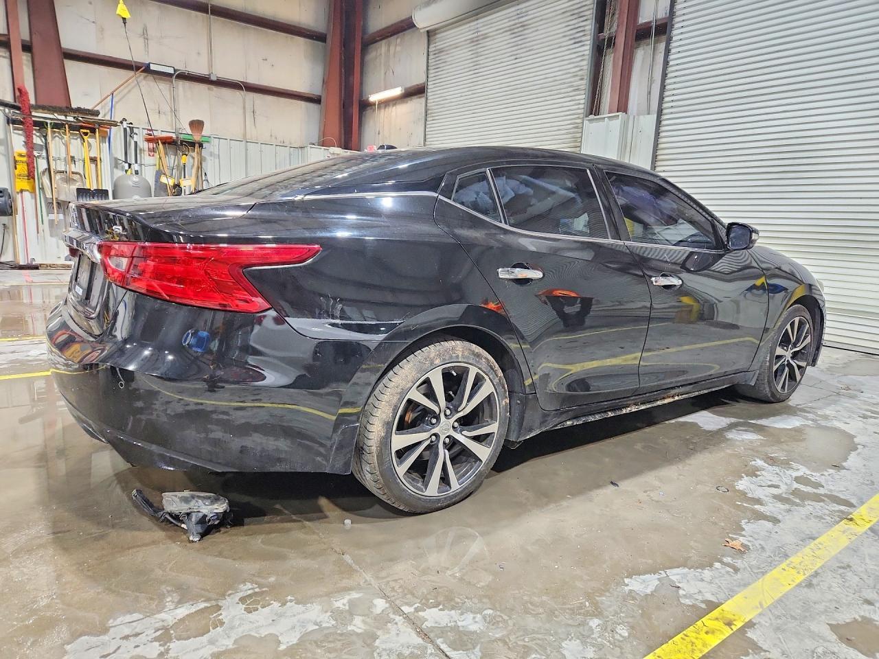 2017 NISSAN Maxima