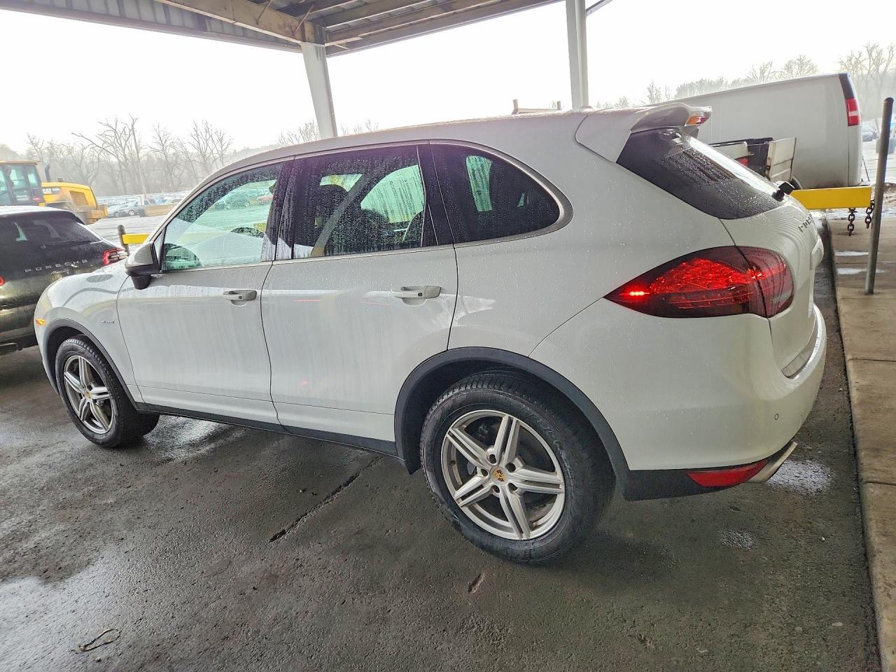 2014 PORSCHE CAYENNE
