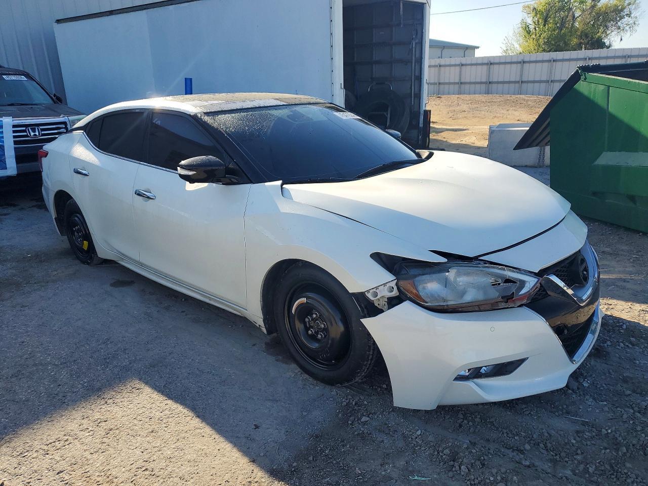 2017 NISSAN Maxima