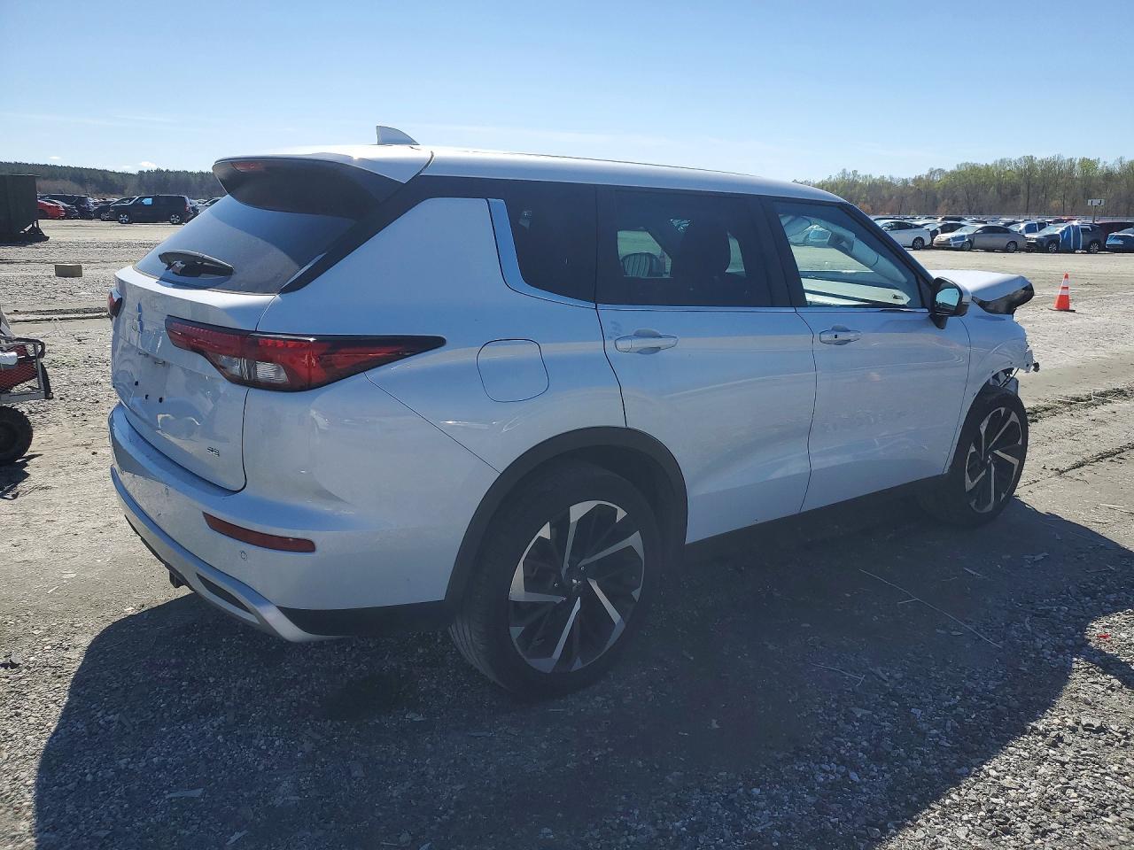2023 MITSUBISHI outlander