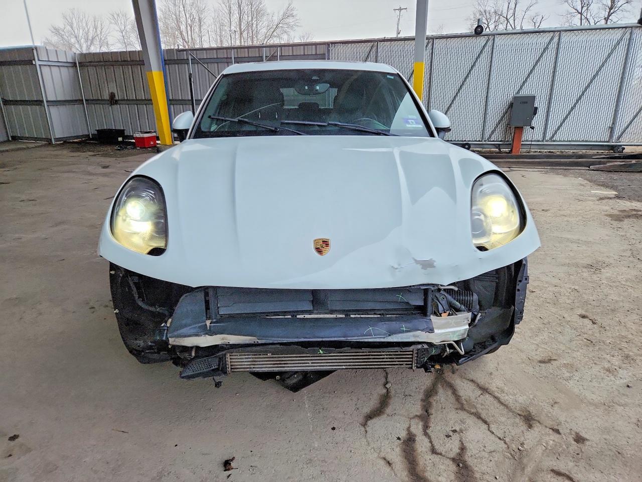 2017 PORSCHE Macan
