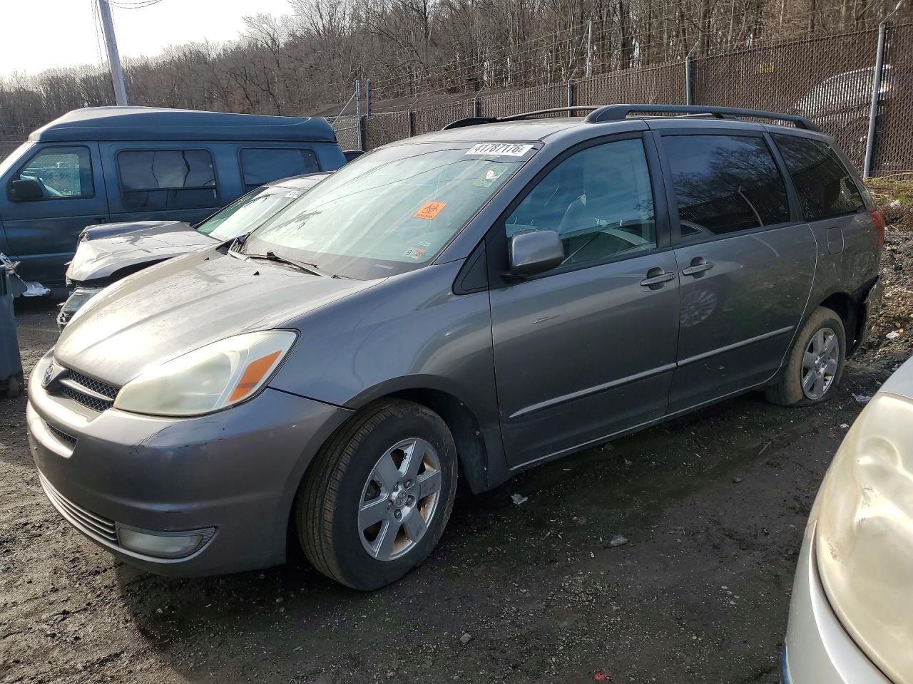2004 TOYOTA SIENNA